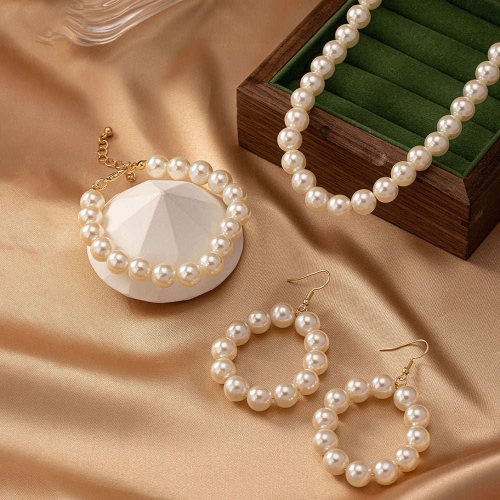 Classic Pearl Jewelry Set: Timeless Elegance!