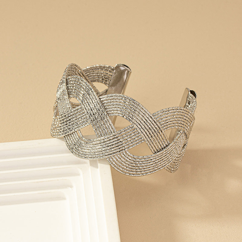 Elegant Braided Gold Cuff Bracelet: Timeless Beauty!