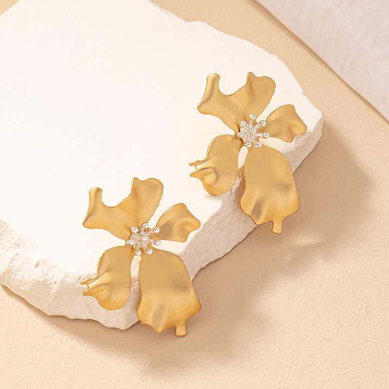 Charming Floral Earrings: A Touch of Nature's Beauty!