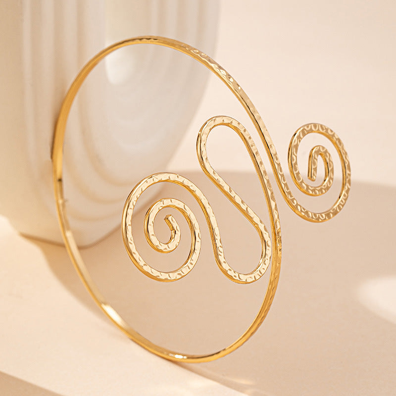 Artistic Spiral Arm Cuff: A Unique Touch of Elegance!