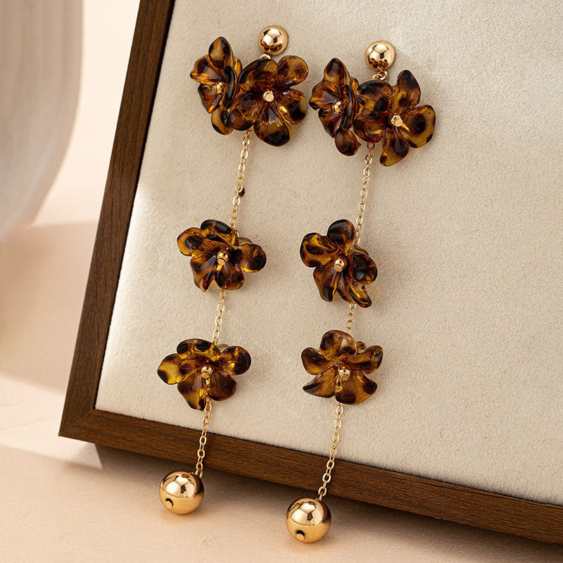 Charming Floral Drop Earrings: Elegant & Playful!