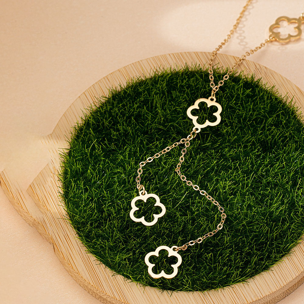 Charming Floral Lariat Necklace: Effortless Style!