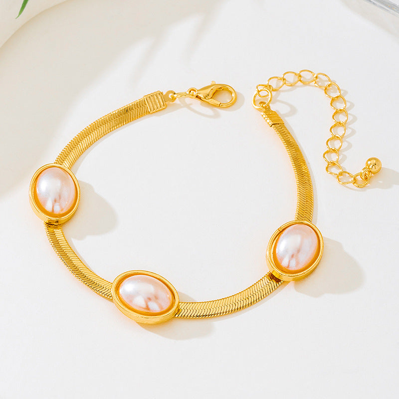 Elegant Pearl and Gold Jewelry Set: Timeless Beauty for Any Occasion!