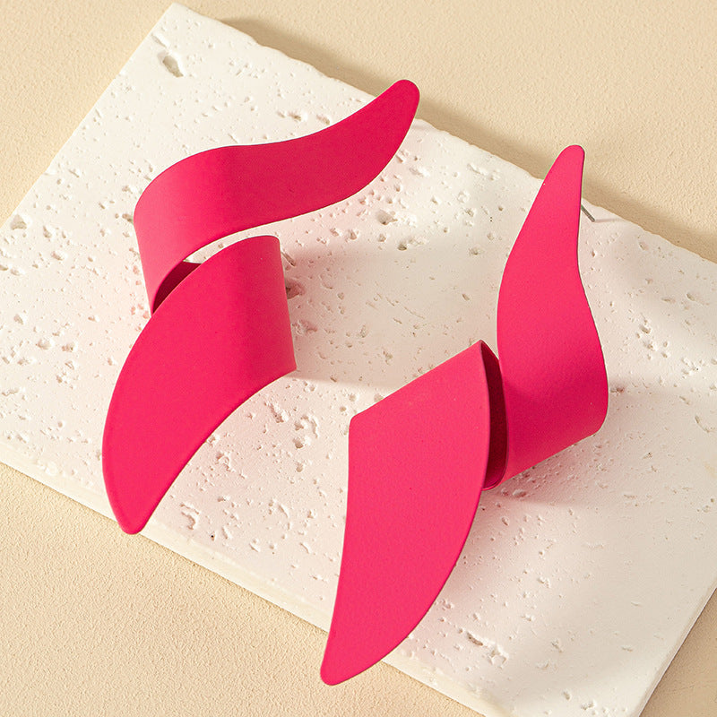 Vibrant Statement Earrings: Sculptural Elegance!