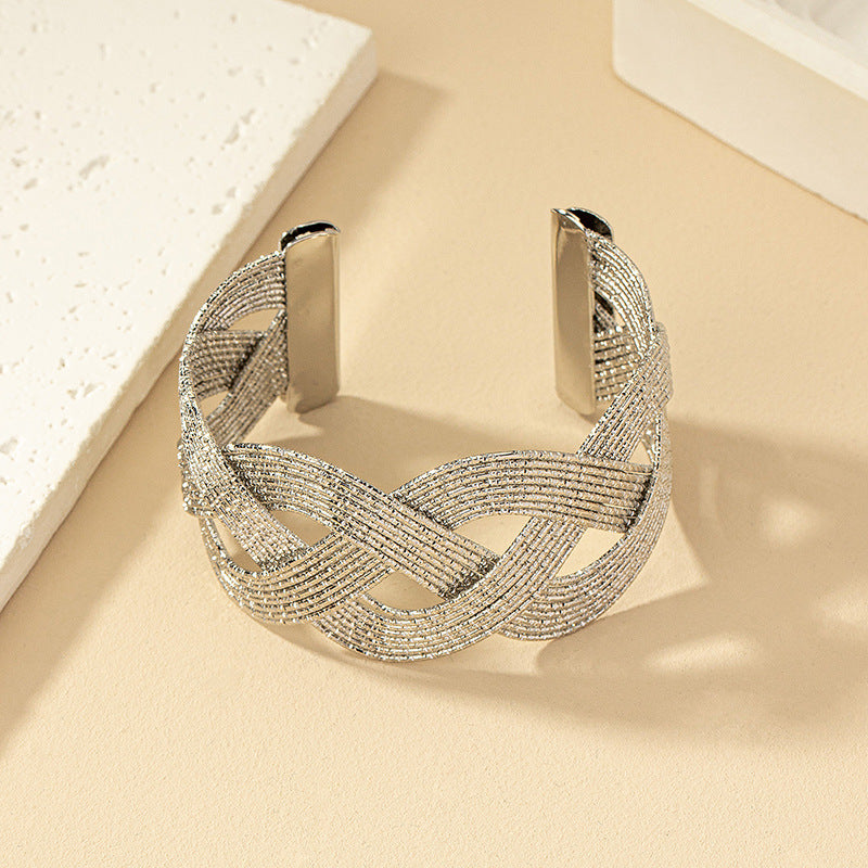 Elegant Braided Gold Cuff Bracelet: Timeless Beauty!