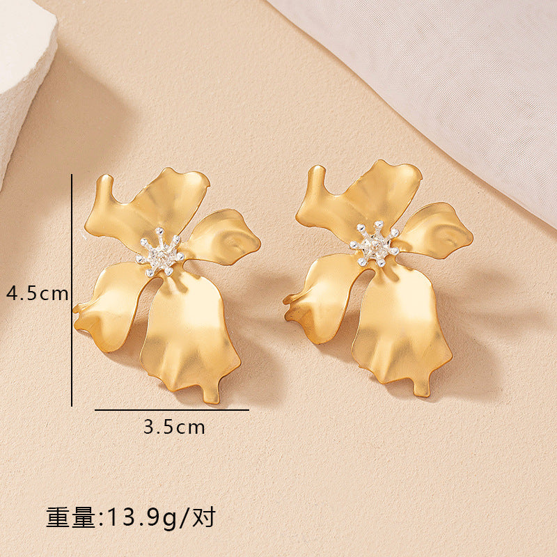 Charming Floral Earrings: A Touch of Nature's Beauty!