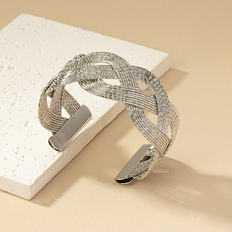 Elegant Braided Gold Cuff Bracelet: Timeless Beauty!