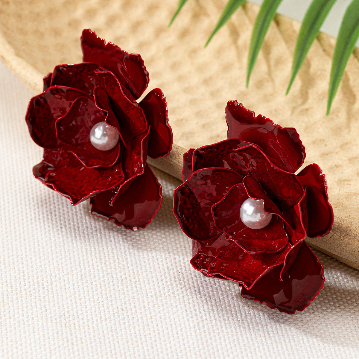 Elegant Red Flower Earrings: Bold & Beautiful!