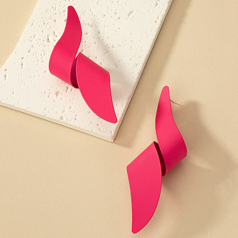 Vibrant Statement Earrings: Sculptural Elegance!
