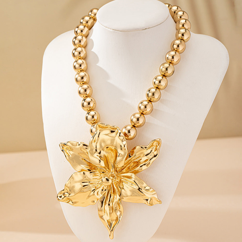 Bold Floral Statement Necklace: Golden Glamour!