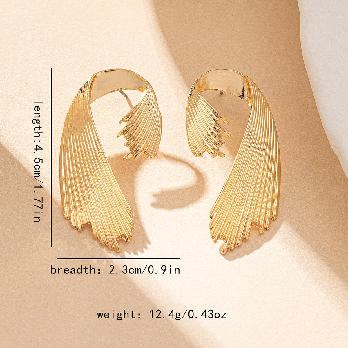 Sleek Wave Earrings: Modern Elegance!