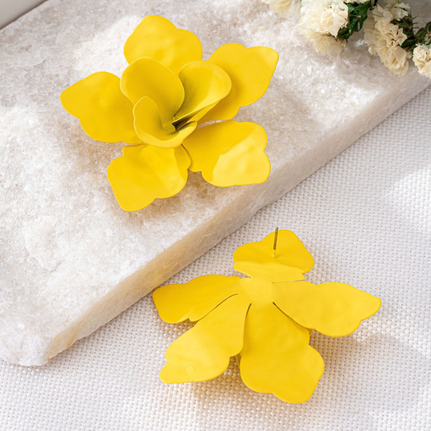 Charming Yellow Floral Earrings: Brighten Your Look!