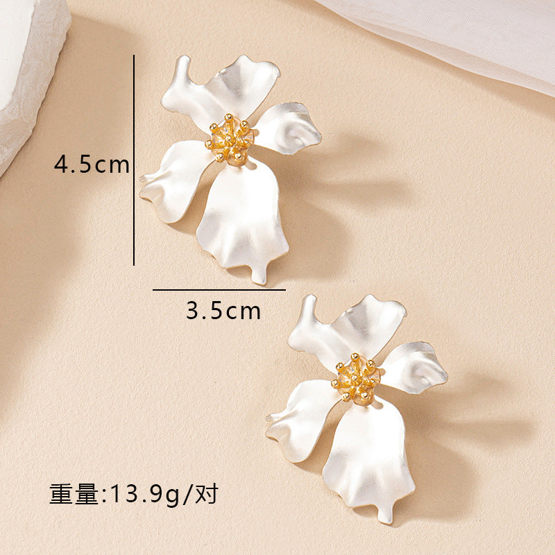Charming Floral Earrings: A Touch of Nature's Beauty!