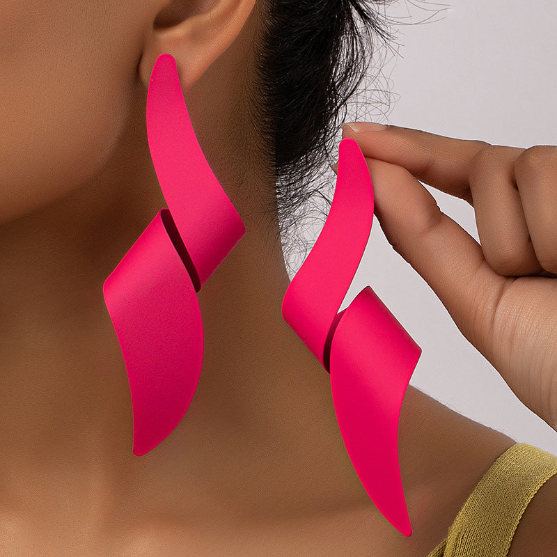 Vibrant Statement Earrings: Sculptural Elegance!