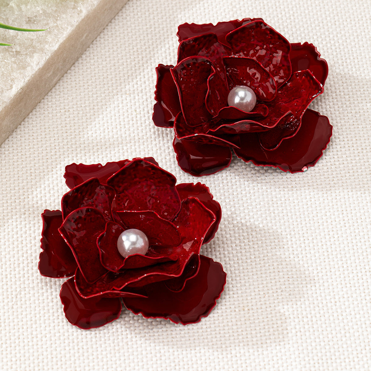 Elegant Red Flower Earrings: Bold & Beautiful!