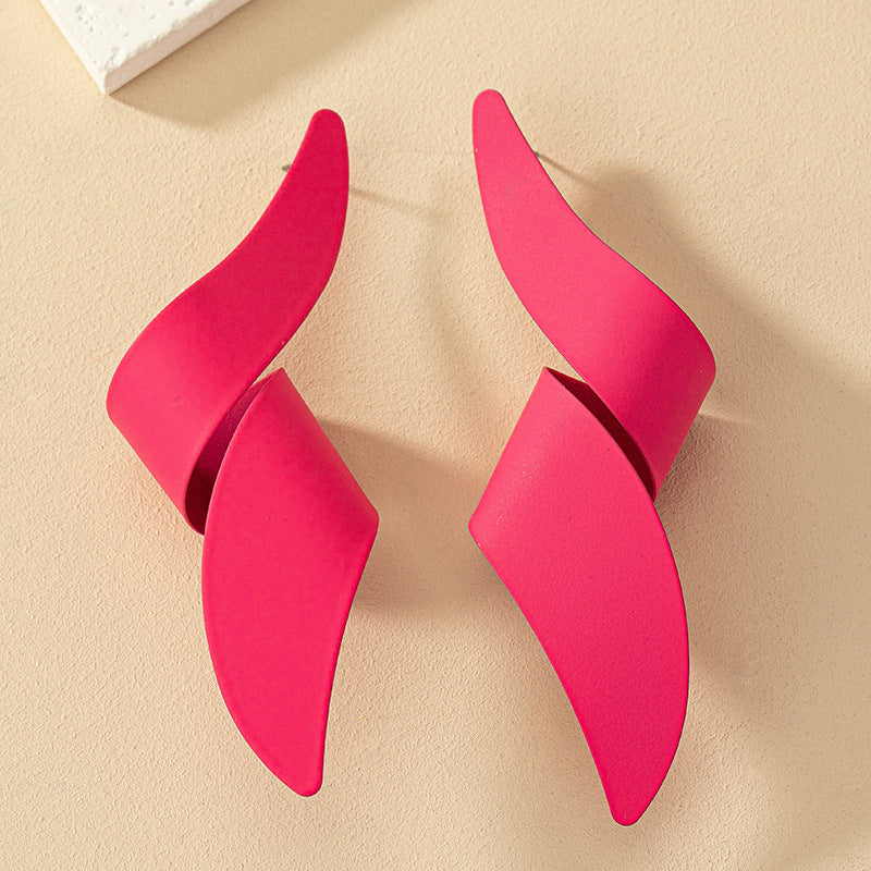 Vibrant Statement Earrings: Sculptural Elegance!