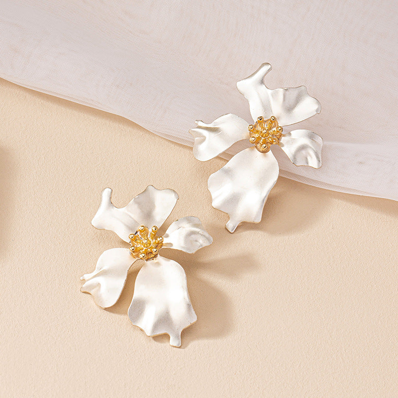 Charming Floral Earrings: A Touch of Nature's Beauty!
