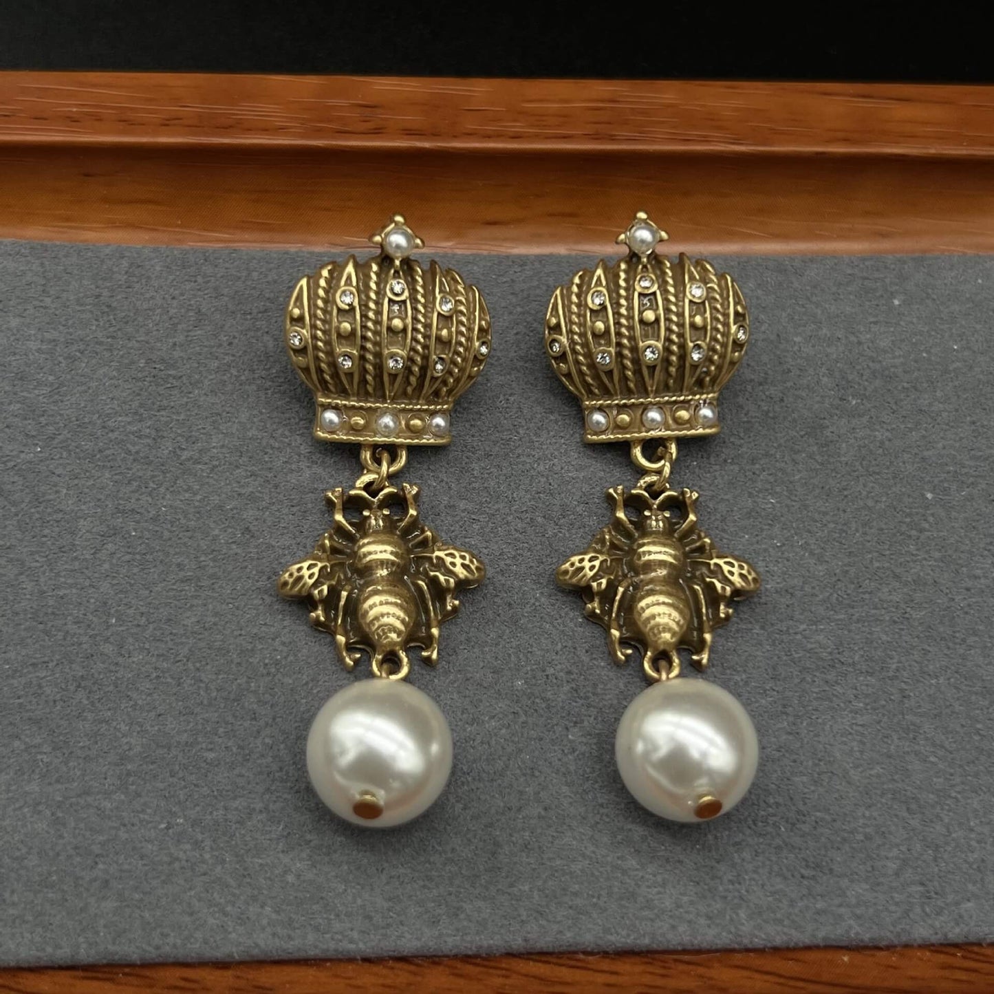 Crown earrings