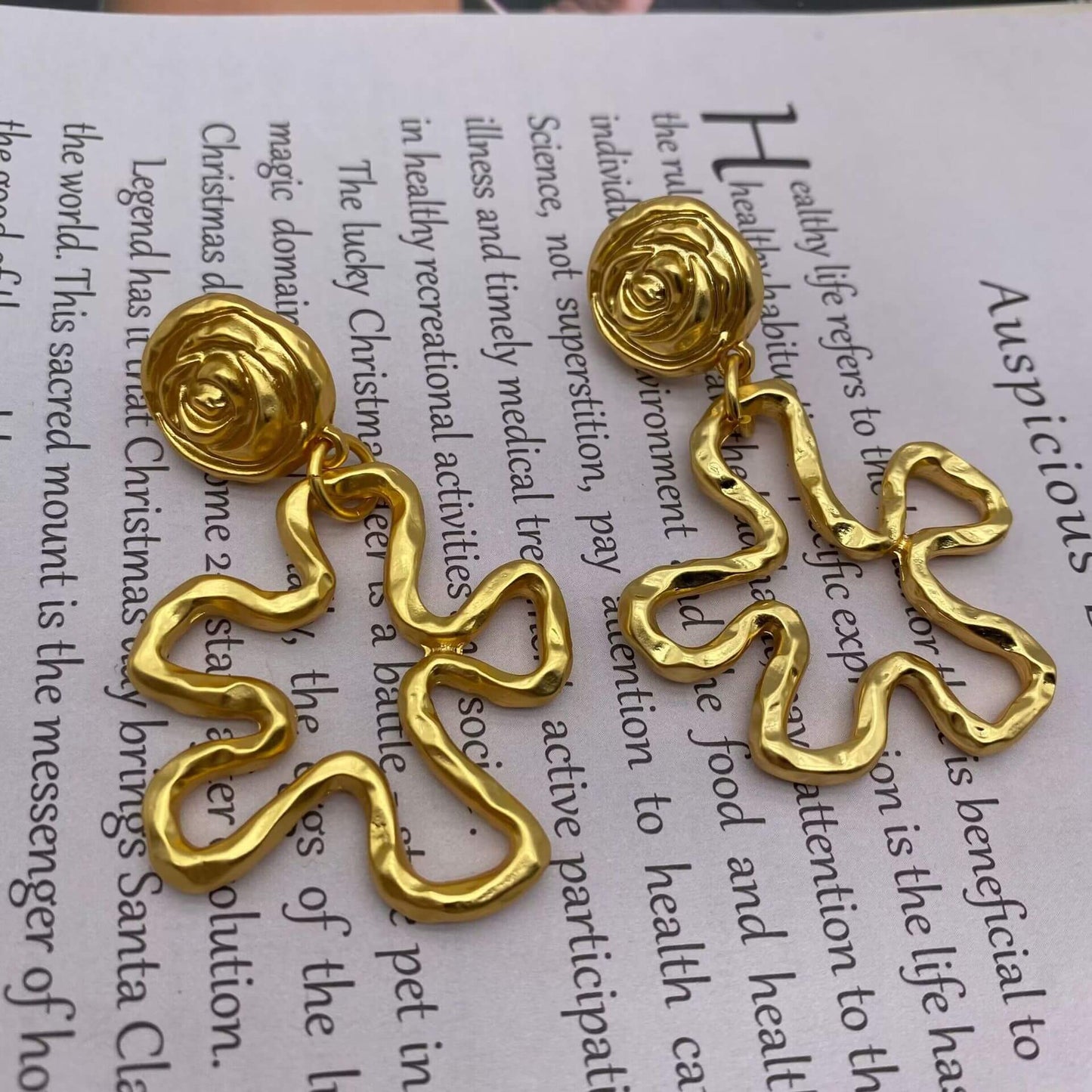 Hollow flower earrings