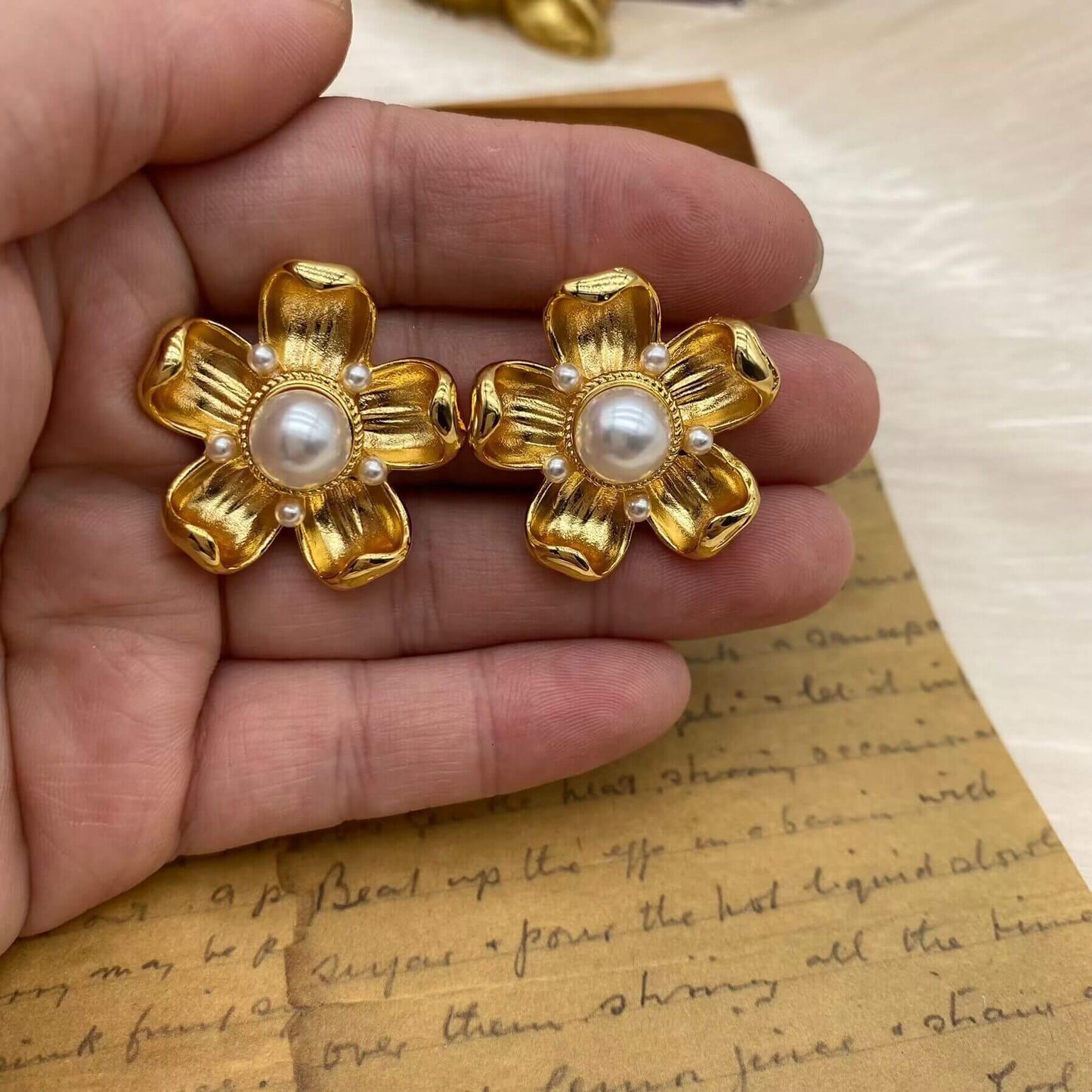 Pearl flower earrings