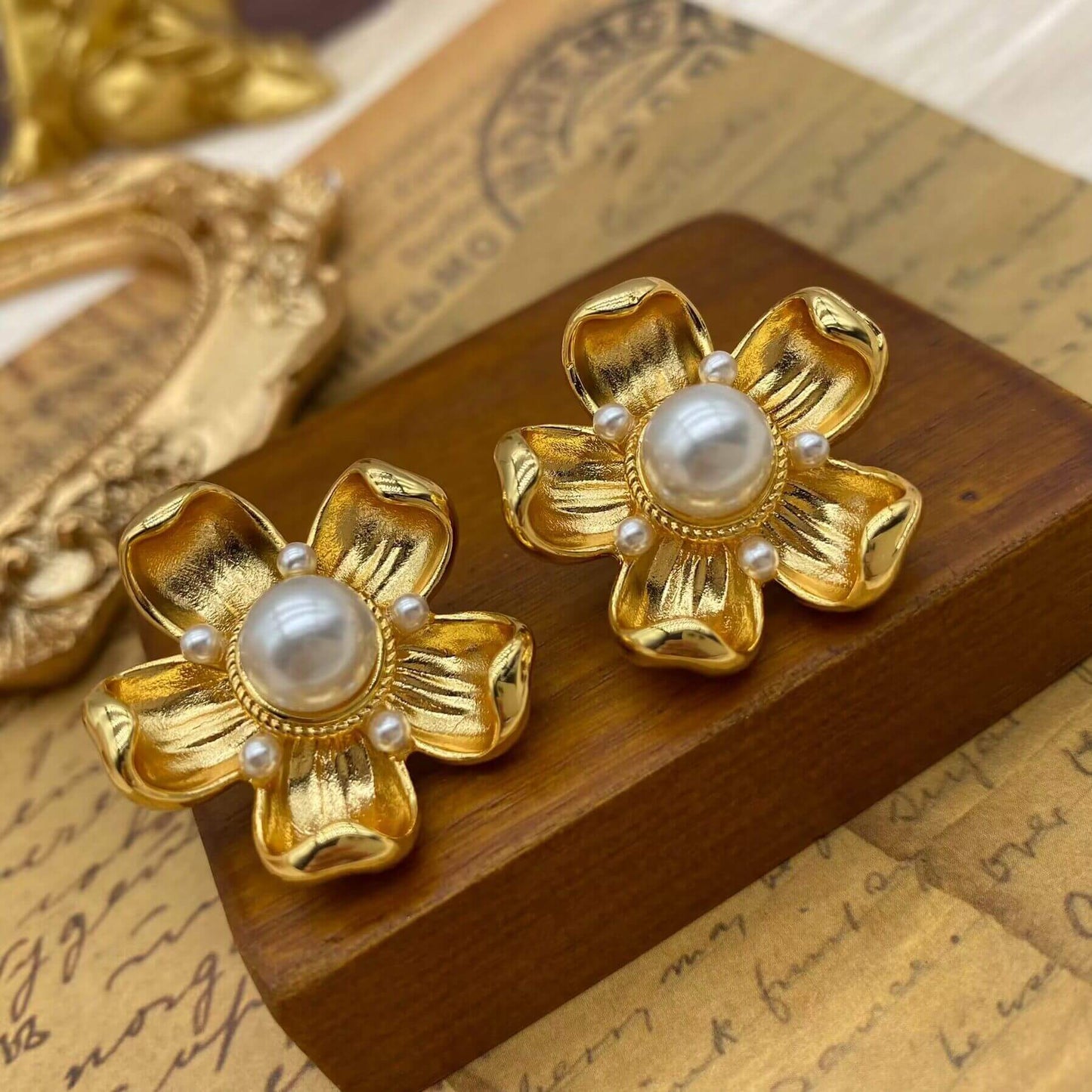 Pearl flower earrings