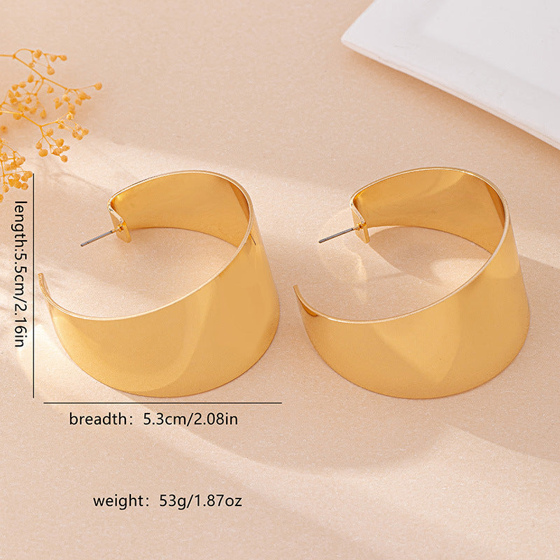 Classic Gold Hoop Earrings: Timeless Elegance!
