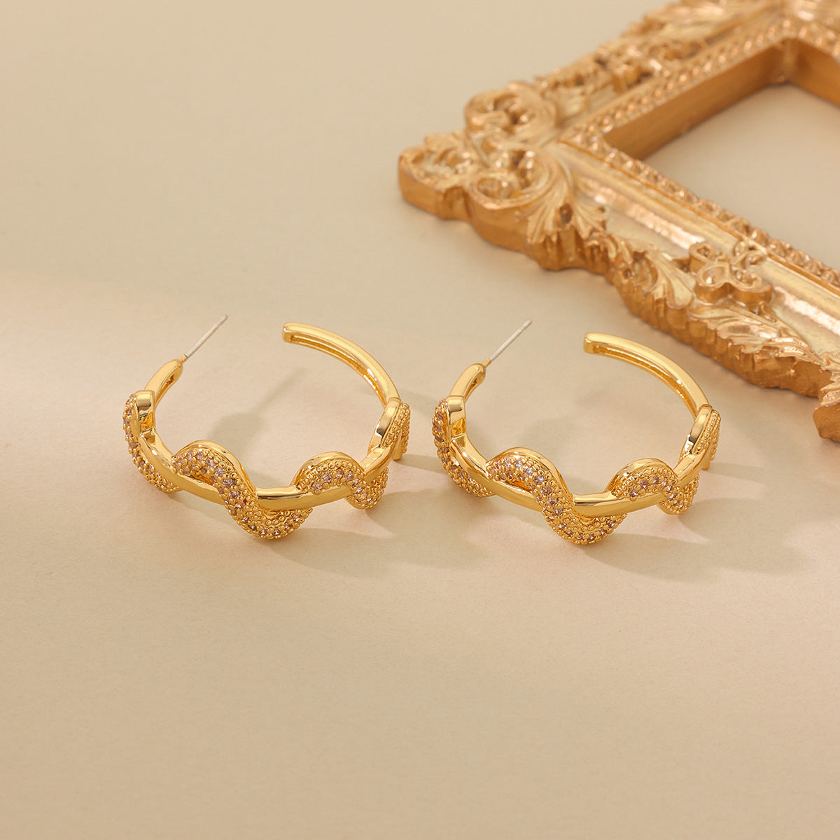 Snake-shaped earrings