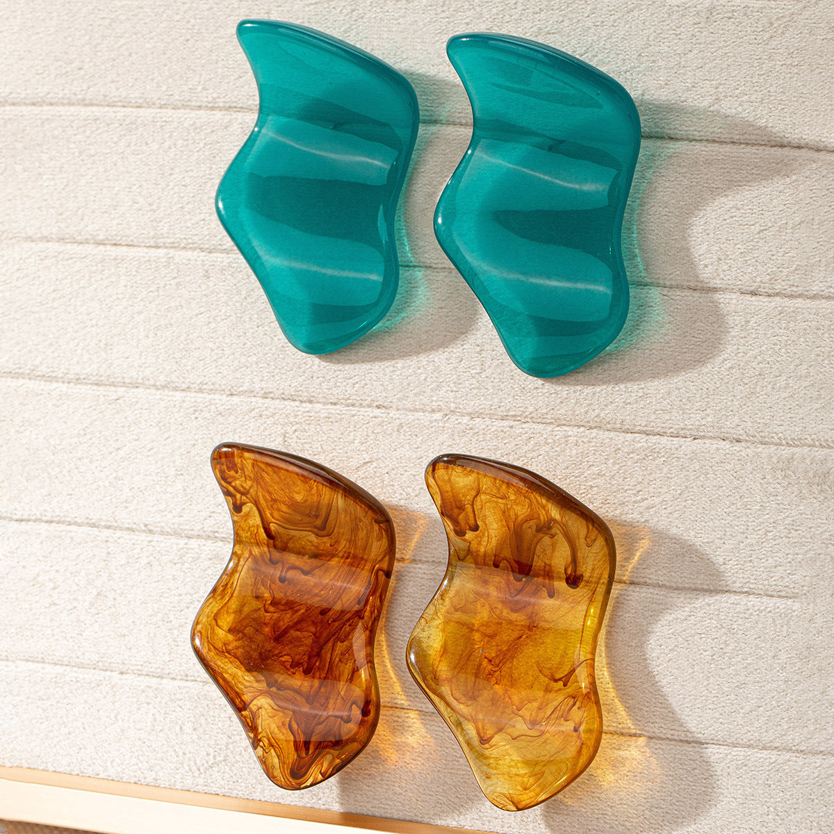 Chic Abstract Resin Earrings: Modern & Stylish!