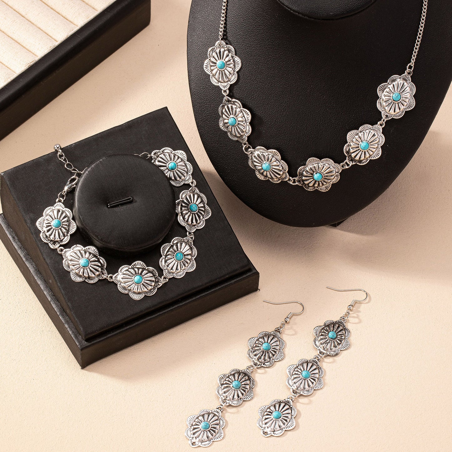 Elegant Silver Floral Jewelry Set: Timeless Charm!