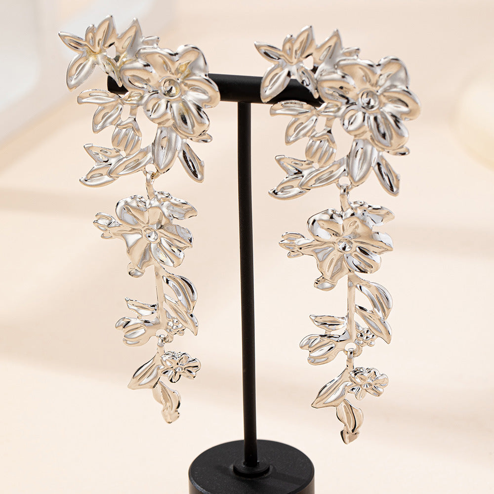 Floral Drop Earrings: Elegance in Every Petal!