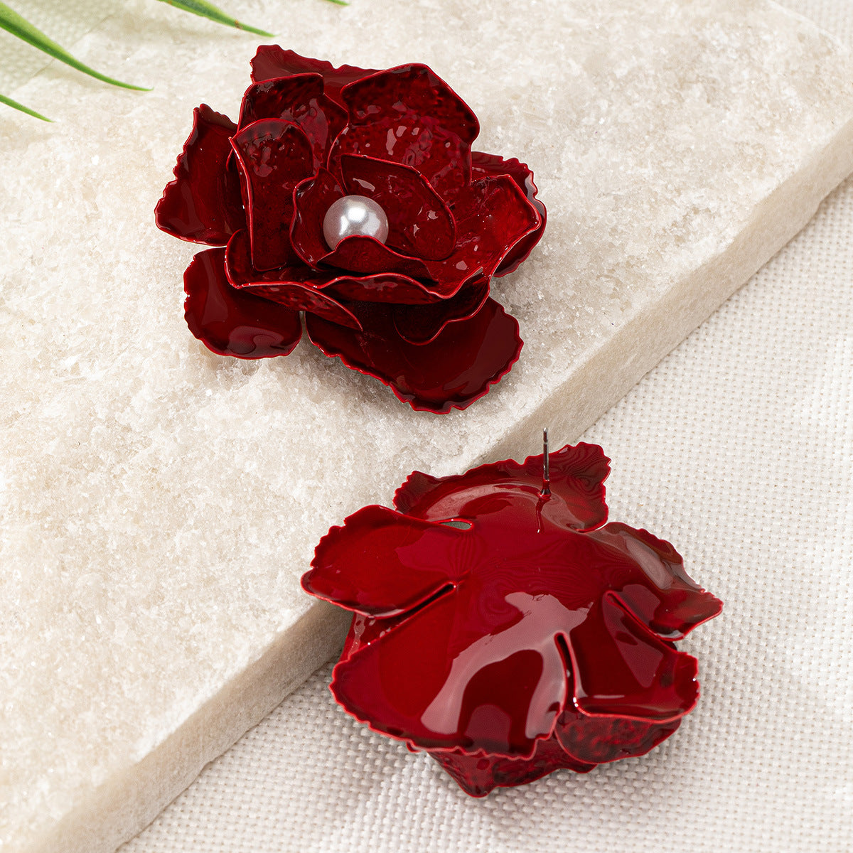 Elegant Red Flower Earrings: Bold & Beautiful!