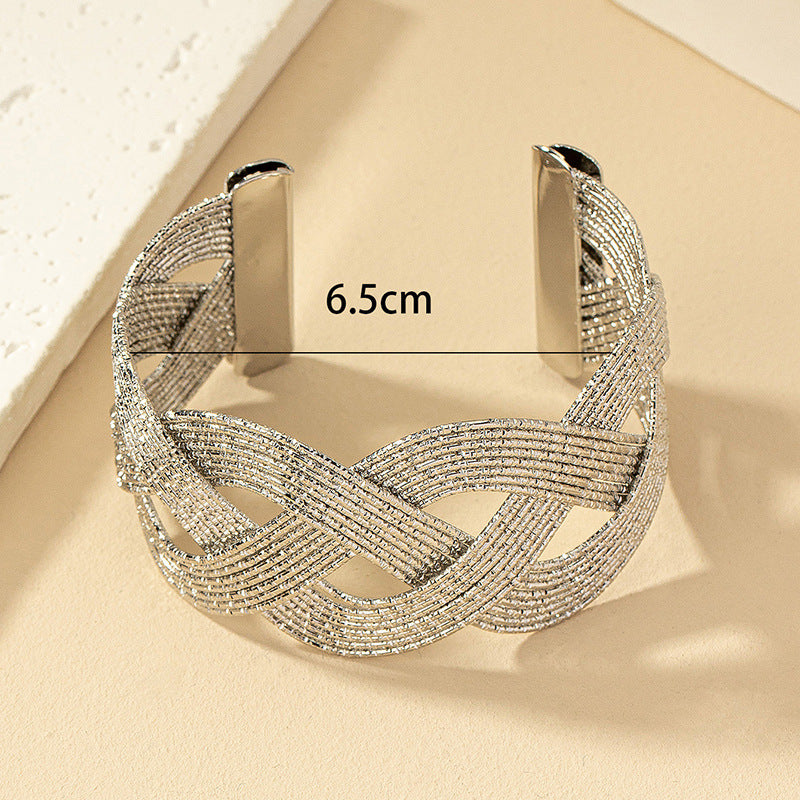 Elegant Braided Gold Cuff Bracelet: Timeless Beauty!