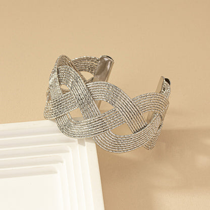 Elegant Braided Gold Cuff Bracelet: Timeless Beauty!