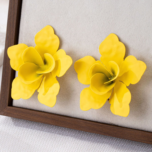 Charming Yellow Floral Earrings: Brighten Your Look!