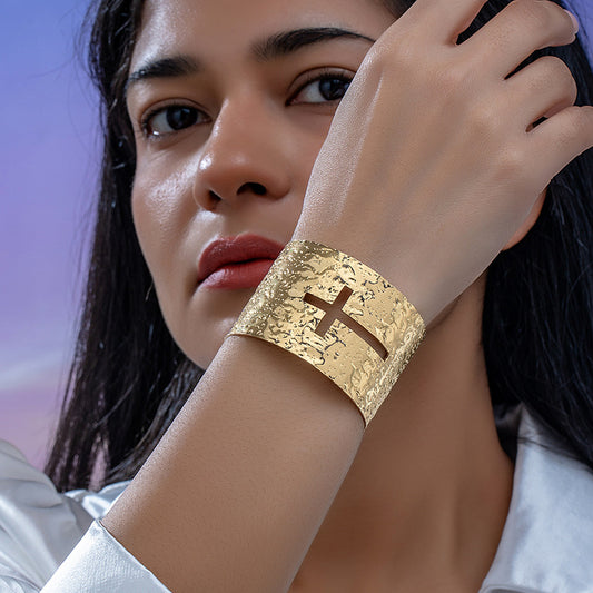 Stylish Hammered Cuff Bracelet: A Modern Statement!