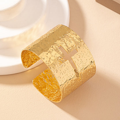 Stylish Hammered Cuff Bracelet: A Modern Statement!