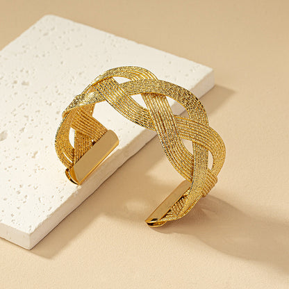 Elegant Braided Gold Cuff Bracelet: Timeless Beauty!