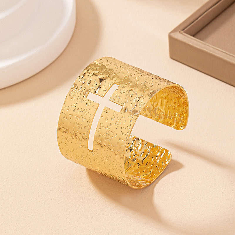 Stylish Hammered Cuff Bracelet: A Modern Statement!