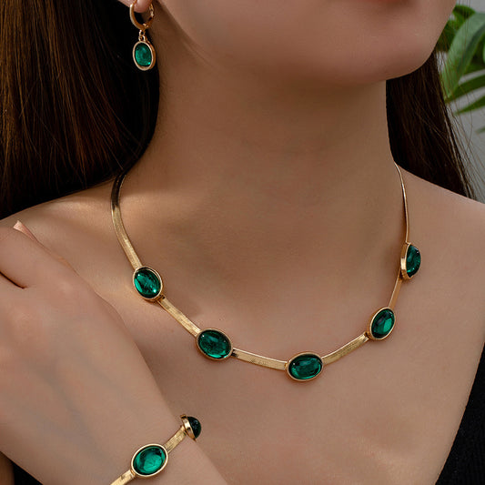Elegant Emerald Jewelry Set: Timeless Glamour!