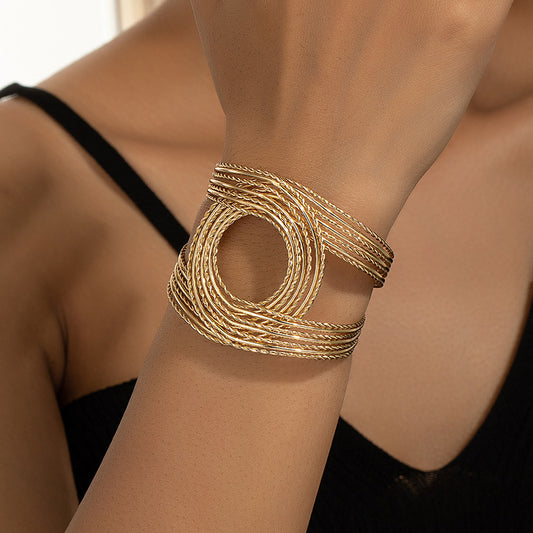 Artistic Twist Gold Cuff Bracelet: Modern Chic!