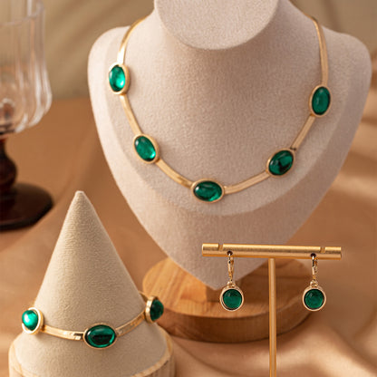 Elegant Emerald Jewelry Set: Timeless Glamour!