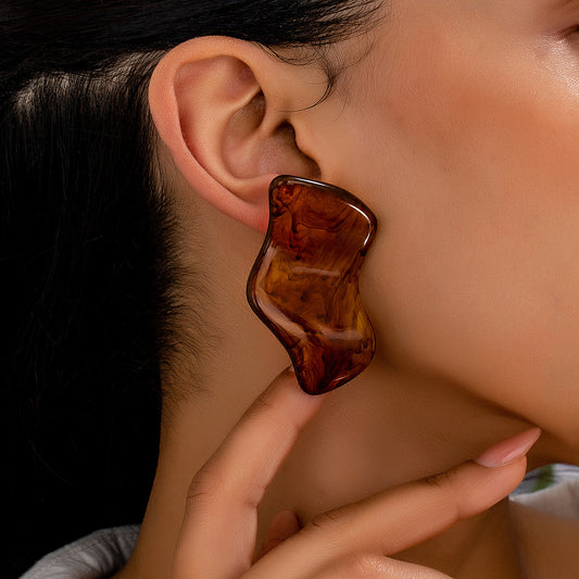 Chic Abstract Resin Earrings: Modern & Stylish!