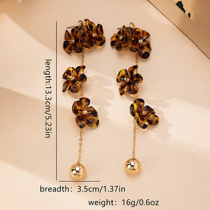 Charming Floral Drop Earrings: Elegant & Playful!