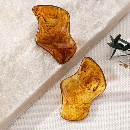Chic Abstract Resin Earrings: Modern & Stylish!