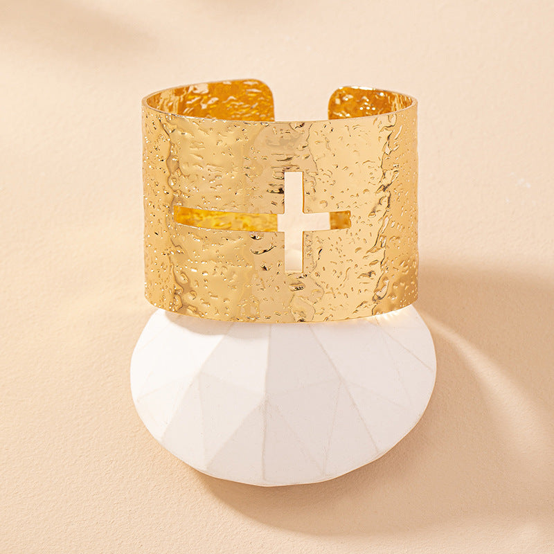 Stylish Hammered Cuff Bracelet: A Modern Statement!