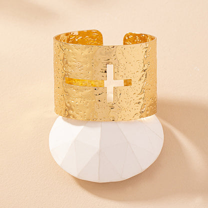 Stylish Hammered Cuff Bracelet: A Modern Statement!
