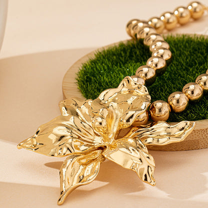 Bold Floral Statement Necklace: Golden Glamour!