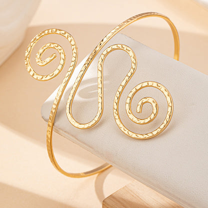 Artistic Spiral Arm Cuff: A Unique Touch of Elegance!