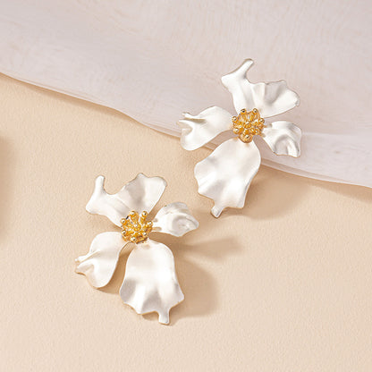 Charming Floral Earrings: A Touch of Nature's Beauty!