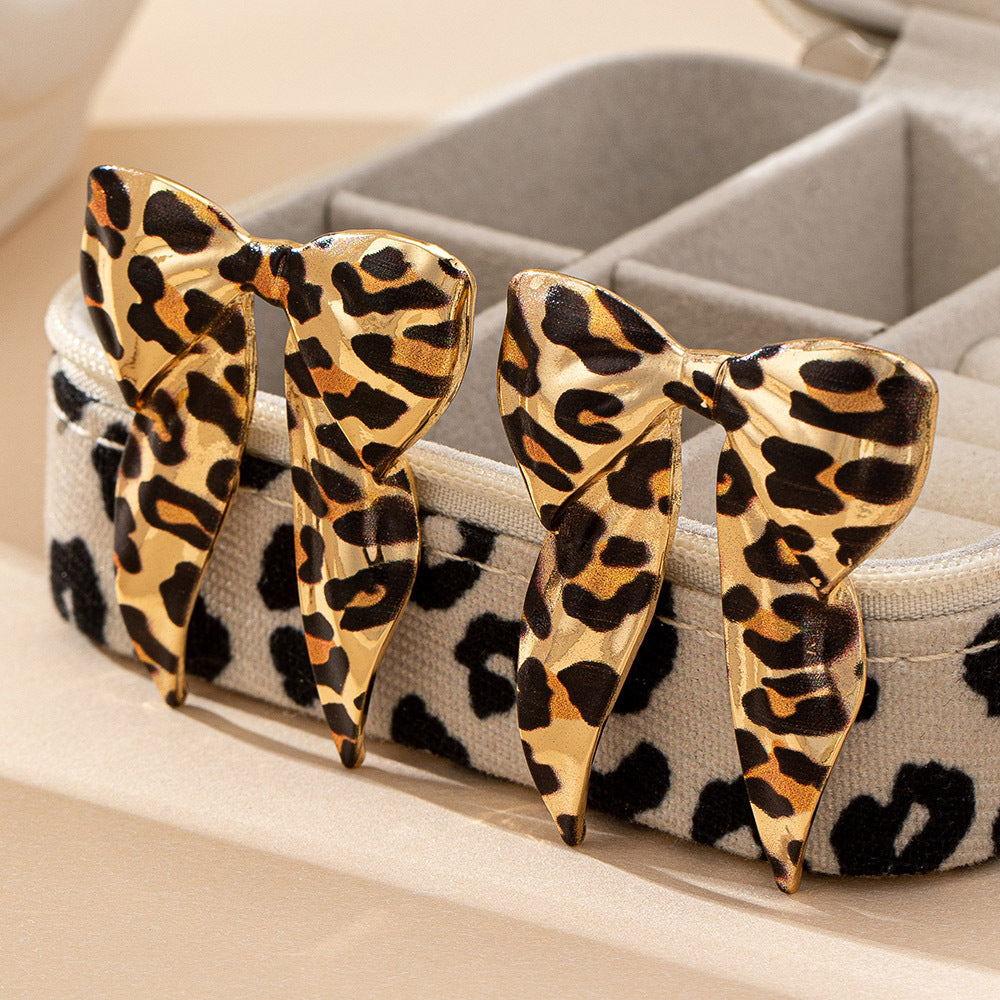 Chic Leopard Print Bow Earrings: A Fun Touch of Style!